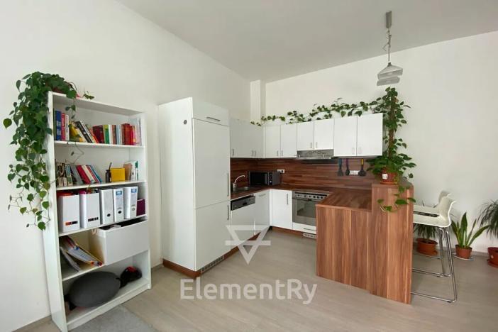 Pronájem bytu 2+kk, Hradec Králové, Komenského, 65 m2