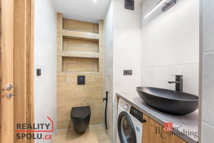 Pronájem bytu 2+kk, Pardubice - Zelené Předměstí, S. K. Neumanna, 53 m2