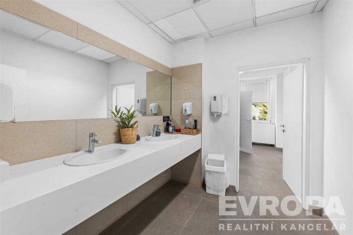 Pronájem kanceláře, Praha, Modřanská, 79 m2
