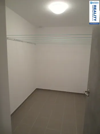 Pronájem bytu 2+kk, Kamenný Újezd, 5. května, 42 m2