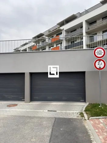 Pronájem garážového stání, Olomouc, Aloise Rašína, 15 m2