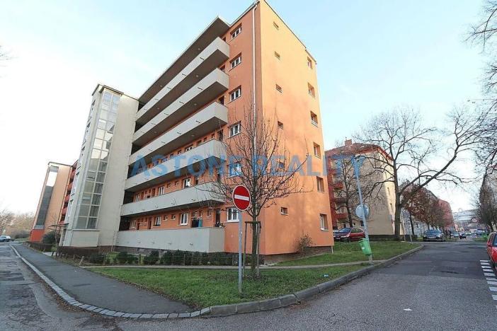 Pronájem bytu 2+kk, Praha - Libeň, U školičky, 43 m2
