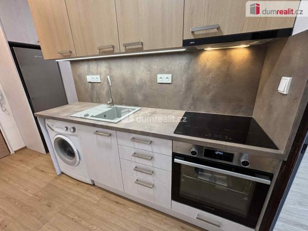 Pronájem bytu 1+1, Otrokovice, Školní, 30 m2