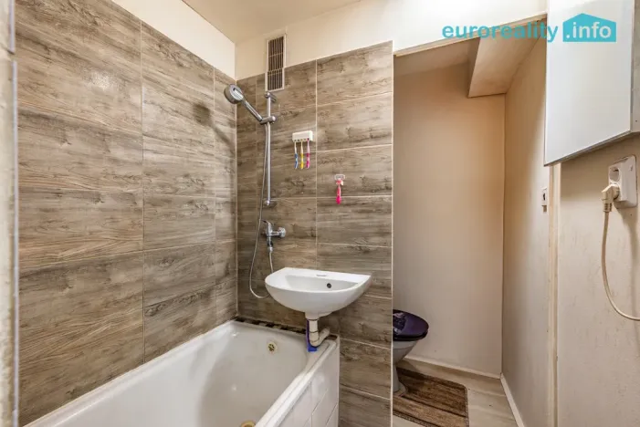 Prodej bytu 1+1, Cheb, Lomená, 35 m2