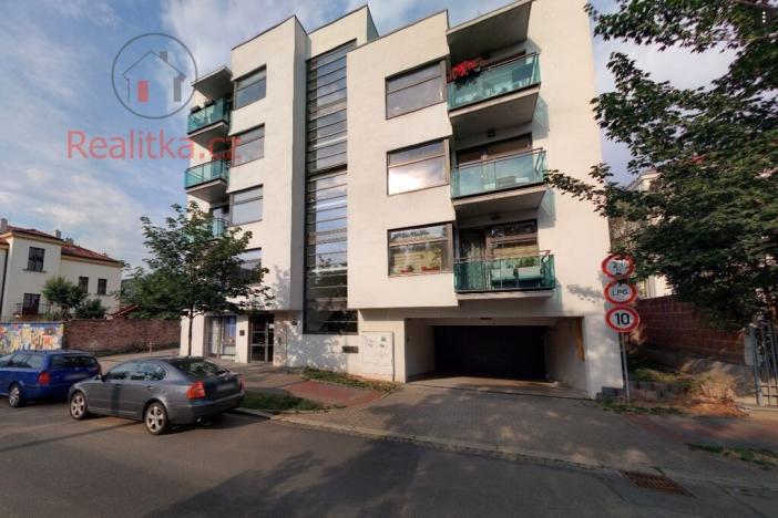 Prodej garážového stání, Brno, Božetěchova, 18 m2