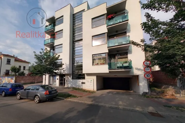 Prodej garážového stání, Brno, Božetěchova, 18 m2