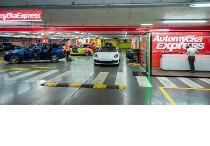 Pronájem obchodního prostoru, Hradec Králové, 300 m2