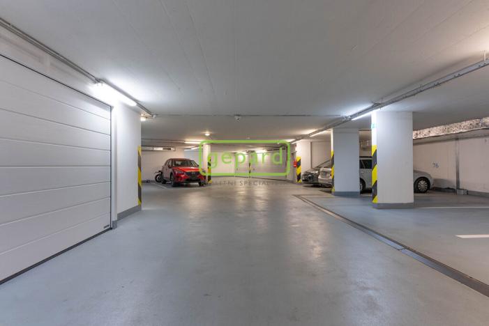 Prodej garážového stání, Praha, náměstí Přátelství, 12 m2