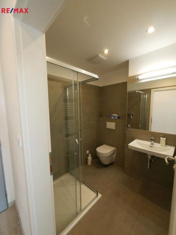 Pronájem bytu 1+kk, Jesenice, Cedrová, 38 m2