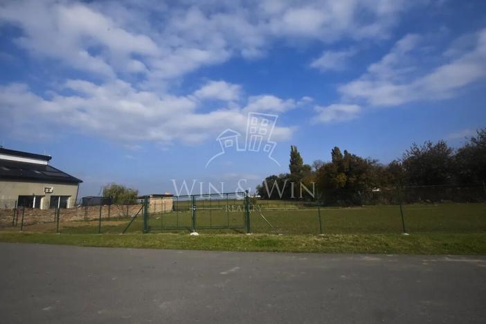 Pronájem komerčního pozemku, Jenštejn, K Jenštejnu, 1332 m2