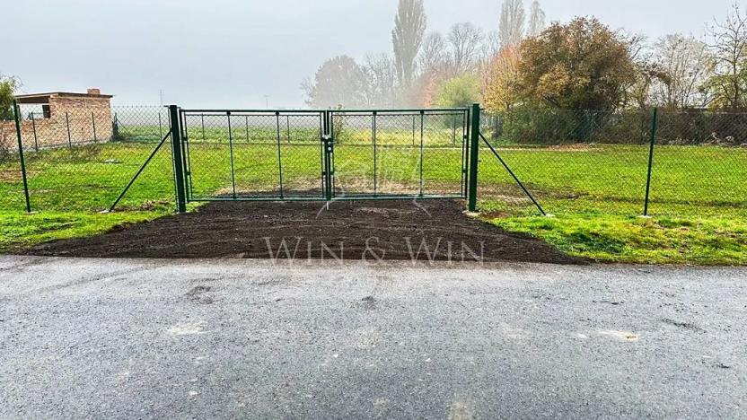 Pronájem komerčního pozemku, Jenštejn, K Jenštejnu, 1332 m2