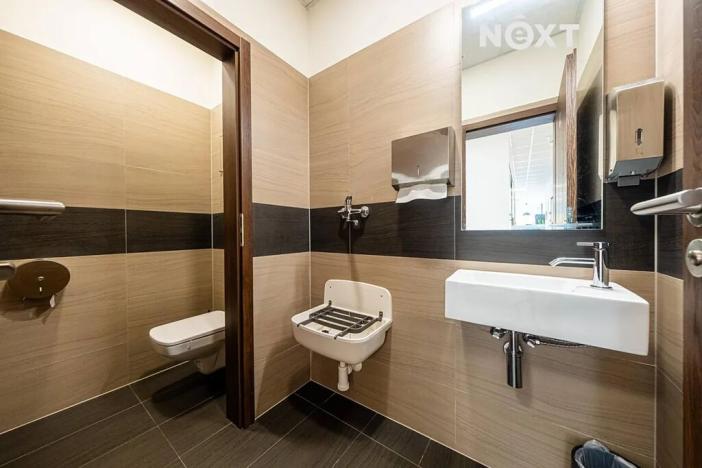 Prodej obchodního prostoru, Pardubice, Na Spravedlnosti, 200 m2