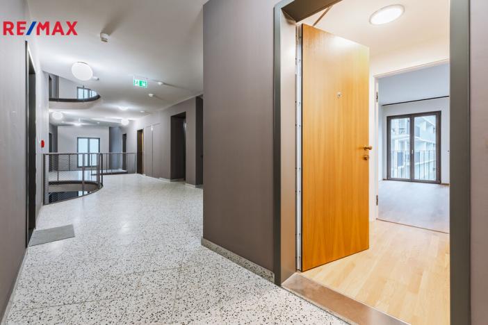 Pronájem bytu 1+kk, Praha - Smíchov, Vackové, 38 m2