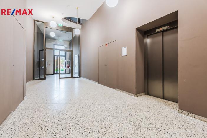 Pronájem bytu 1+kk, Praha - Smíchov, Vackové, 38 m2