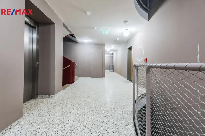 Pronájem bytu 1+kk, Praha - Smíchov, Vackové, 38 m2