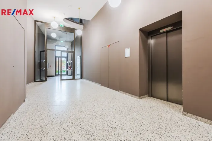 Pronájem bytu 1+kk, Praha - Smíchov, Vackové, 38 m2