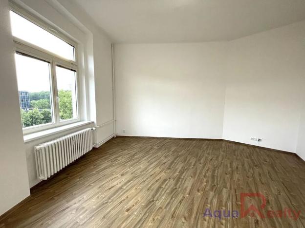 Pronájem bytu 1+1, Karlovy Vary, nábřeží Jana Palacha, 58 m2