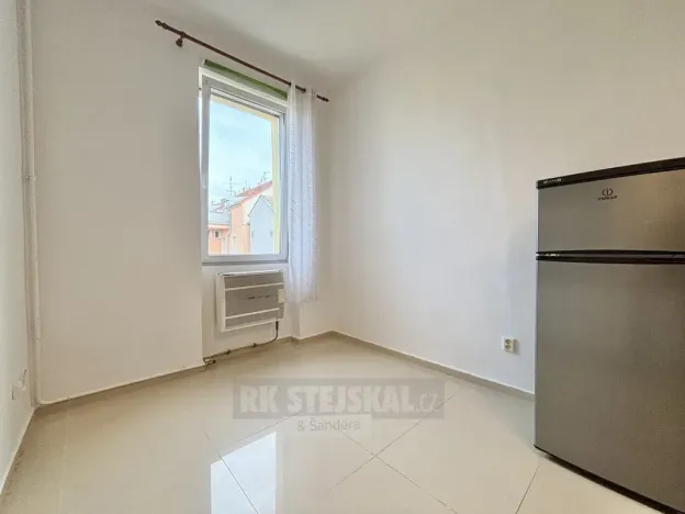Pronájem bytu 1+kk, České Budějovice - České Budějovice 4, Dobrovodská, 19 m2