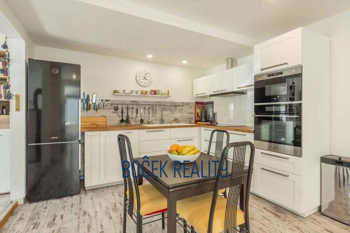 Prodej rodinného domu, Rynholec, nám. 1. máje, 259 m2