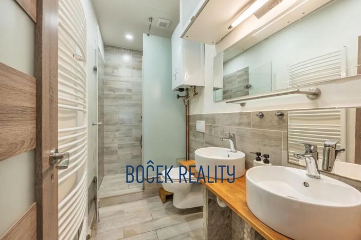 Prodej rodinného domu, Rynholec, nám. 1. máje, 259 m2