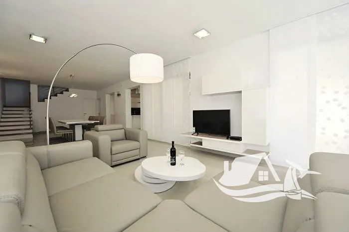 Prodej vily, Žrnovo, Chorvatsko, 240 m2