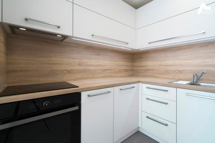 Pronájem bytu 2+kk, Praha - Černý Most, Vašátkova, 45 m2