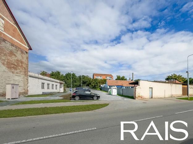 Prodej komerční nemovitosti, Hajany, 692 m2