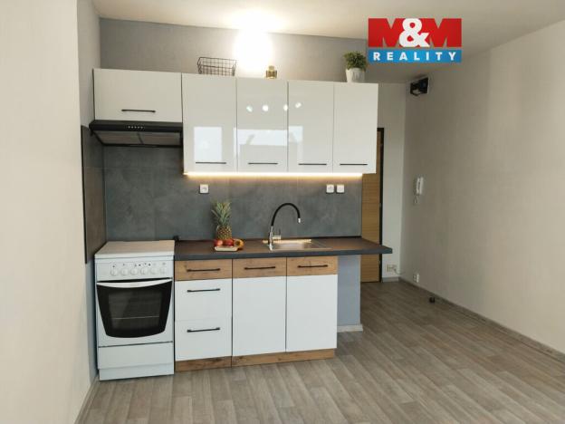 Pronájem bytu 1+1, Ústí nad Labem - Neštěmice, Na Výšině, 42 m2