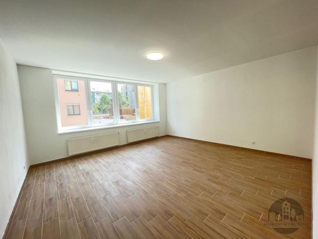 Pronájem bytu 2+kk, Praha, Na Harfě, 65 m2