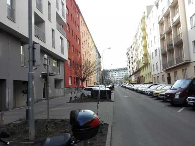 Pronájem garážového stání, Brno, Cihlářská, 18 m2