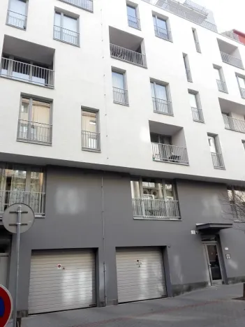 Pronájem garážového stání, Brno, Cihlářská, 18 m2