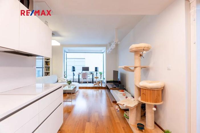 Pronájem bytu 2+kk, Praha - Holešovice, Komunardů, 68 m2