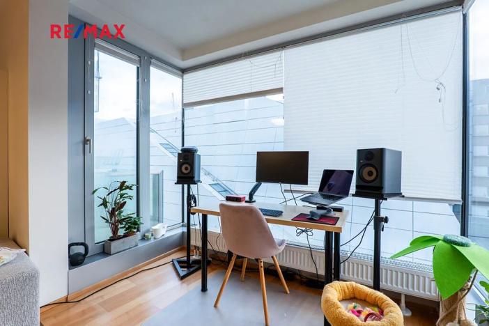 Pronájem bytu 2+kk, Praha - Holešovice, Komunardů, 68 m2