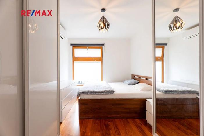 Pronájem bytu 2+kk, Praha - Holešovice, Komunardů, 68 m2