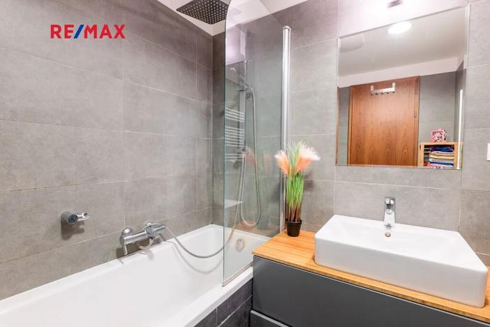 Pronájem bytu 2+kk, Praha - Holešovice, Komunardů, 68 m2