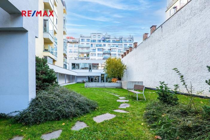 Pronájem bytu 2+kk, Praha - Holešovice, Komunardů, 68 m2