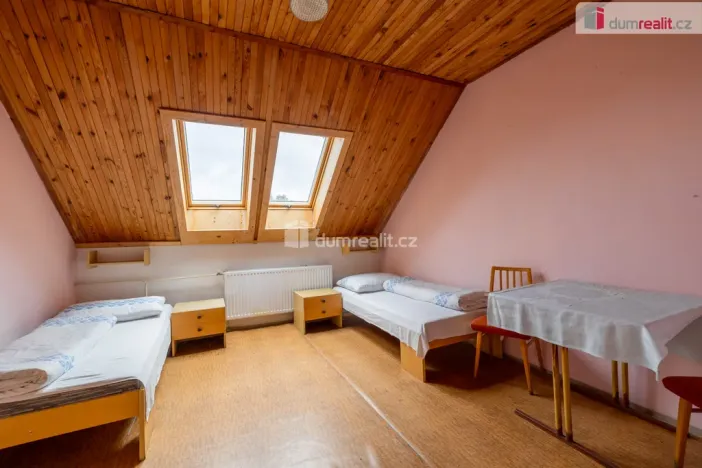 Prodej rybníku, Valeč - Kostrčany, 4174 m2