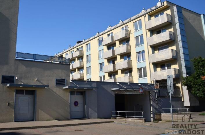 Pronájem garáže, Brno, Zderadova, 20 m2