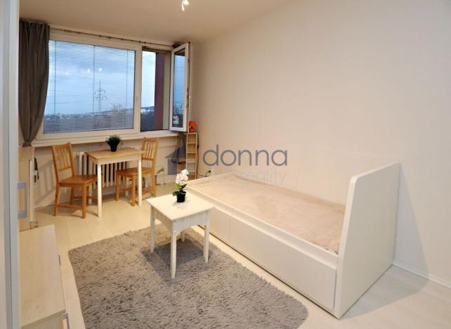 Pronájem bytu 1+kk, Praha, Křivenická, 22 m2