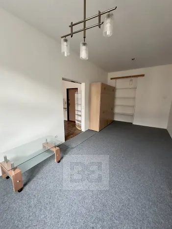 Pronájem bytu 2+kk, Praha - Malá Strana, Petřínská, 38 m2