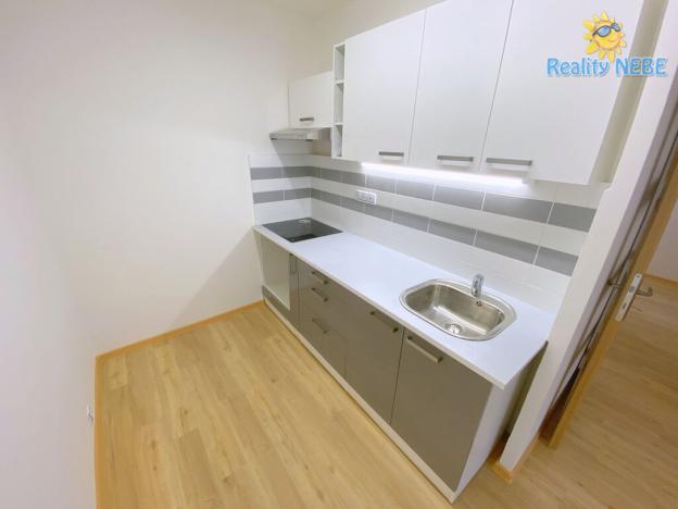 Pronájem bytu 2+kk, Praha - Smíchov, U Demartinky, 49 m2