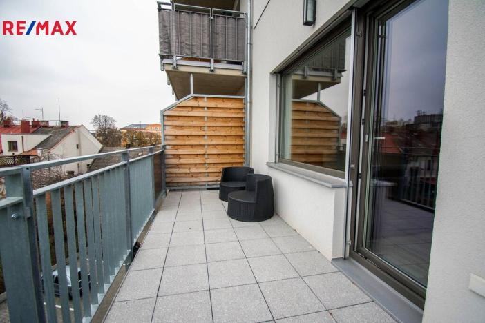 Pronájem bytu 1+kk, Hradec Králové, V Koutech, 37 m2