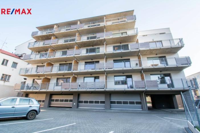 Pronájem bytu 1+kk, Hradec Králové, V Koutech, 37 m2