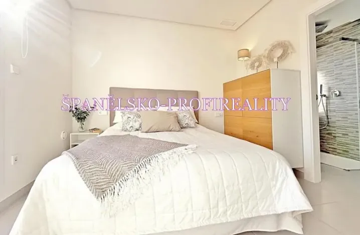 Prodej vily, Torrevieja, Španělsko, 100 m2