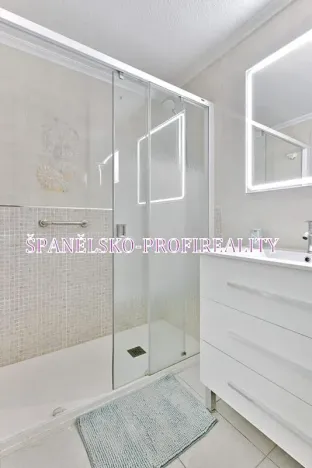 Prodej bytu 3+1, Torrevieja, Španělsko, 100 m2