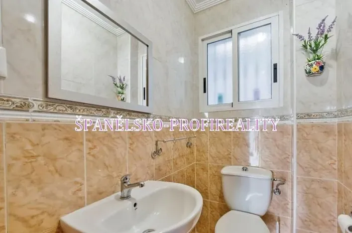 Prodej bytu 3+1, Torrevieja, Španělsko, 75 m2
