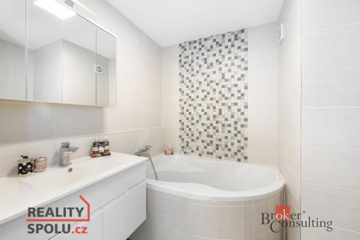 Pronájem bytu 3+1, Praha - Troja, Glowackého, 76 m2