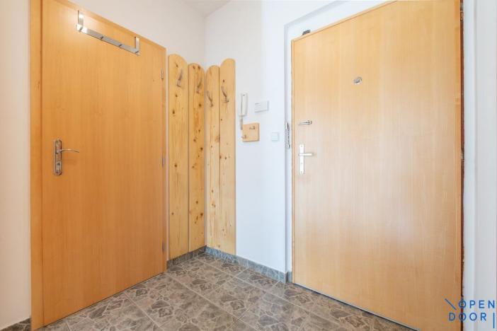 Pronájem bytu 2+kk, Praha, Zubrnická, 56 m2