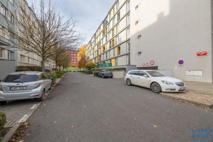 Pronájem bytu 2+kk, Praha, Zubrnická, 56 m2