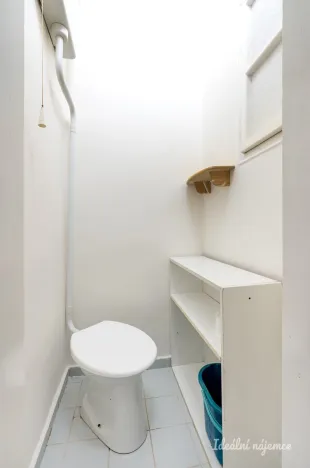 Pronájem bytu 1+kk, Praha - Podolí, Doudova, 33 m2